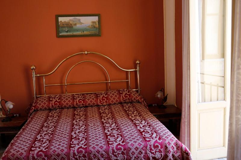 Budget Double Room image 3