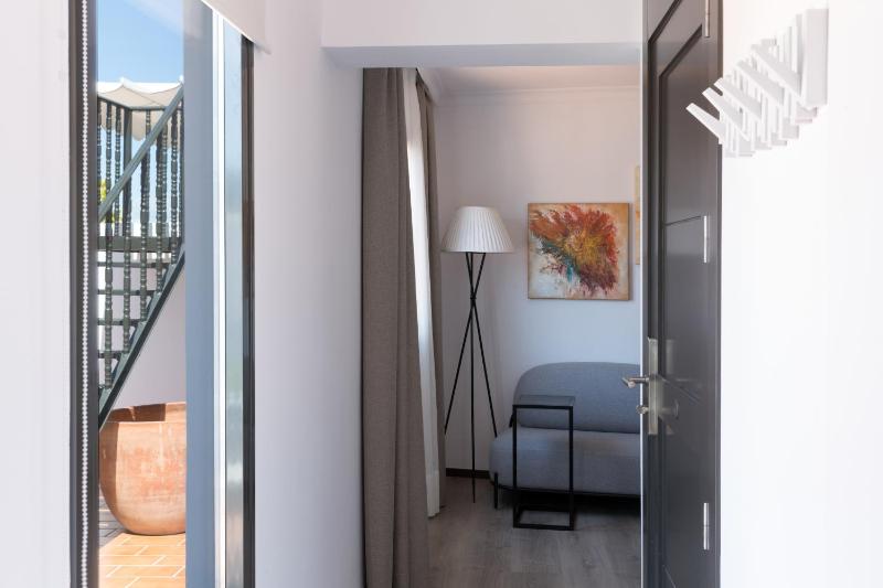 Puerta Catedral Holiday Suites - image 5