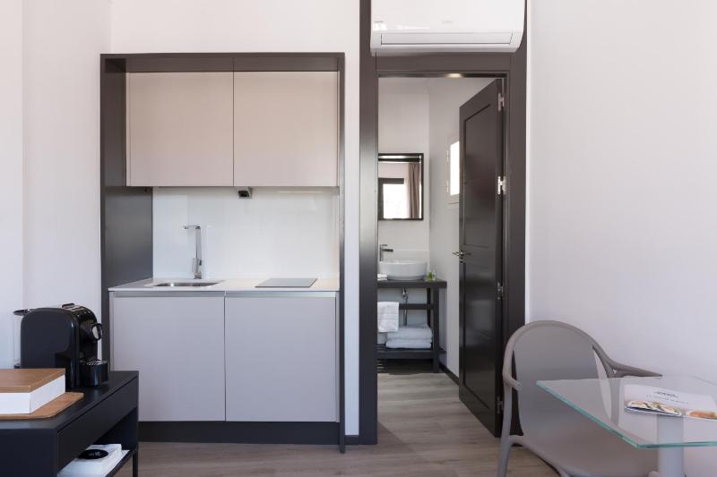 Puerta Catedral Holiday Suites - image 6