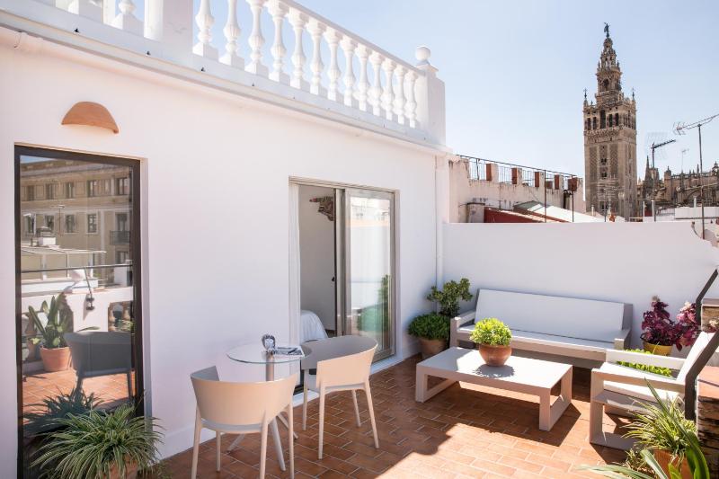 Puerta Catedral Holiday Suites - image 14
