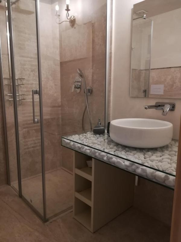 Double or Twin Room image 3