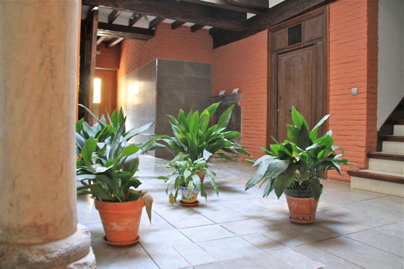 Two-Bedroom Apartment (4 Adults) Plaza del Realejo 6 image 2