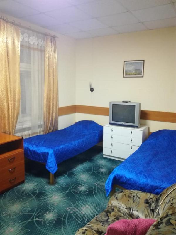 Triple Room with Shared Bathroom image 1