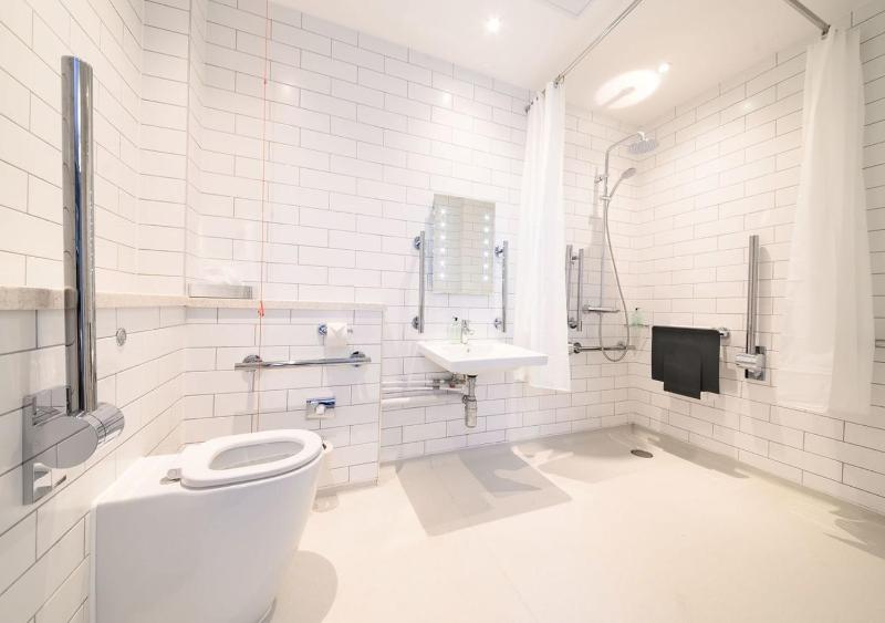 Double Room - Disability Access image 3