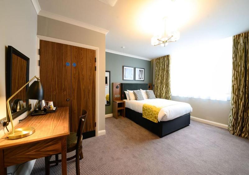 Double Room image 4