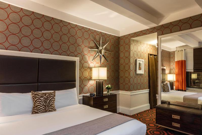 Superior King Room image 3