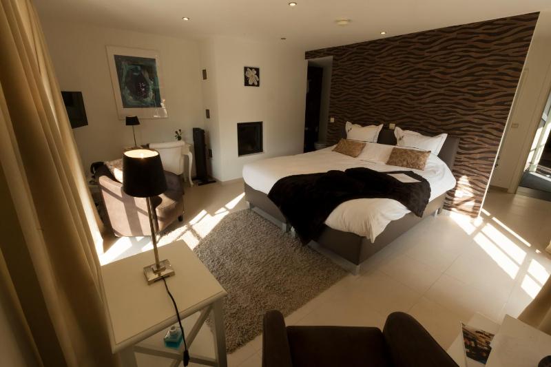 Double Room image 3