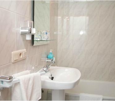 Single Room image 2