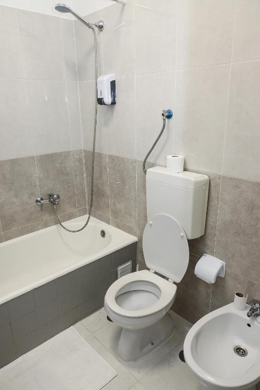 Triple Room with Shared Toilet image 4