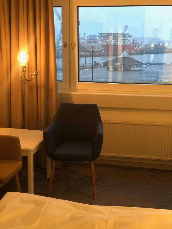 Standard Twin Room with Sea View image 4