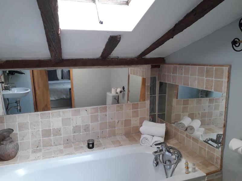 Double Room with Private Bathroom image 2