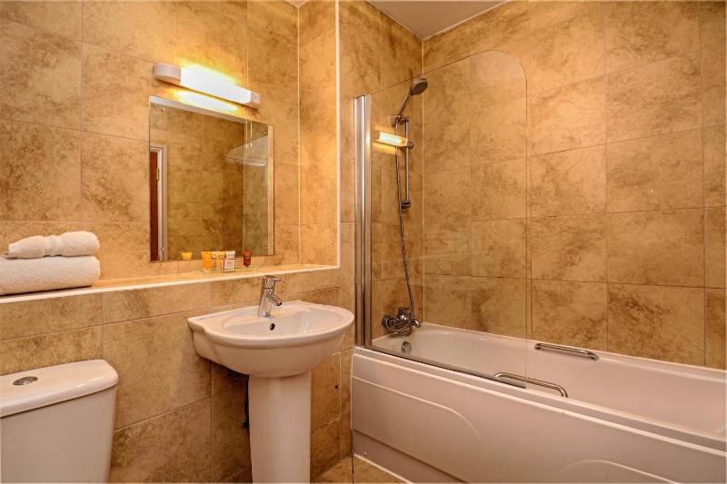 Standard Double Room image 2