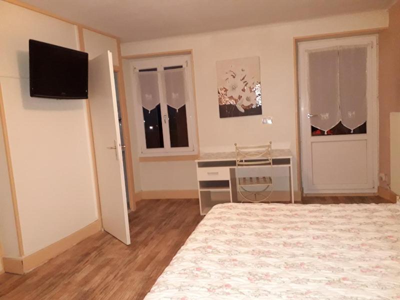 Classic Double Room with Balcony image 4