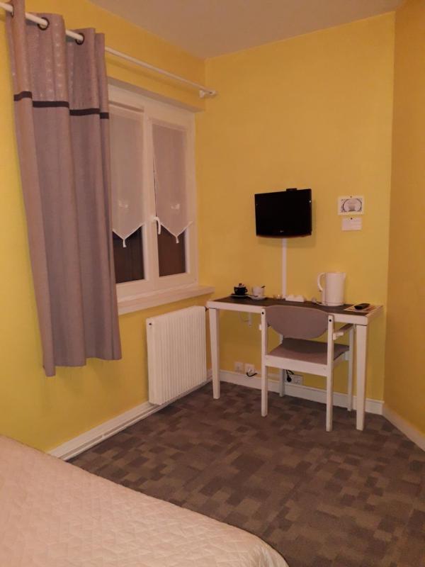 Standard Double Room image 4
