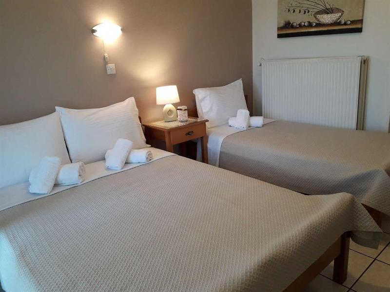 Twin Room with Mountain View image 1