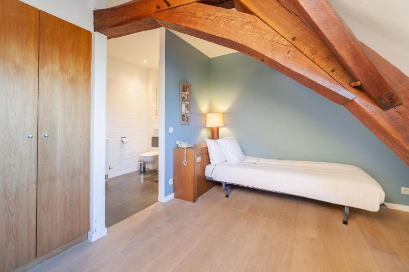 Standard Single Room image 4