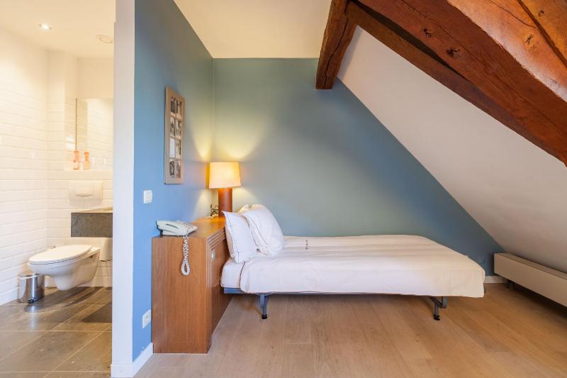 Standard Single Room image 3