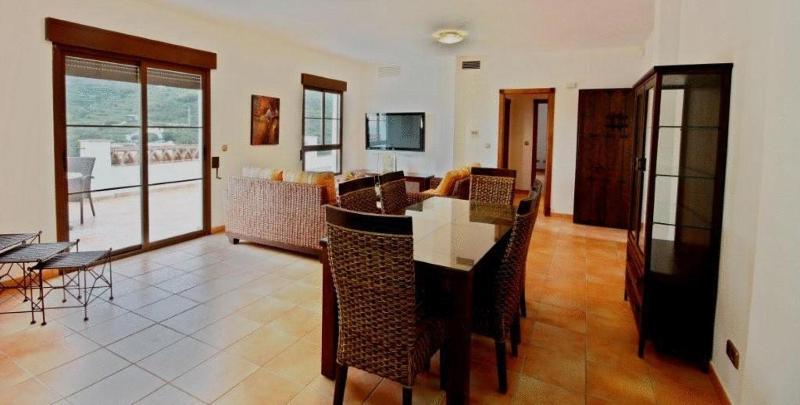 One-Bedroom Apartment with Sea View image 2
