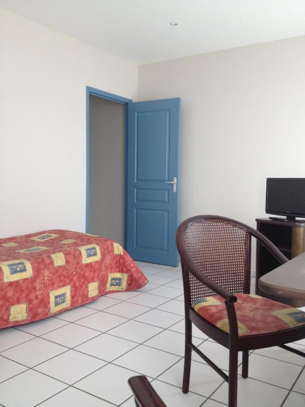 2- Room Apartment image 3