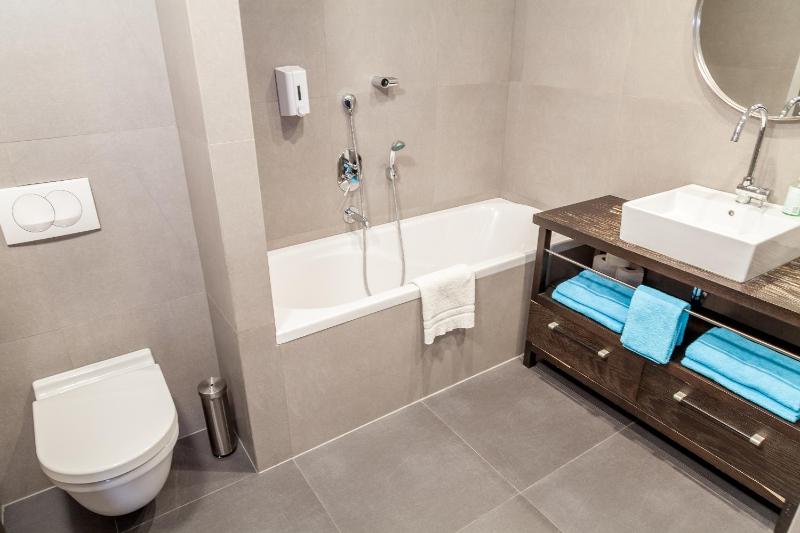 One-Bedroom Apartment with Spa Access (4 Adults) image 2