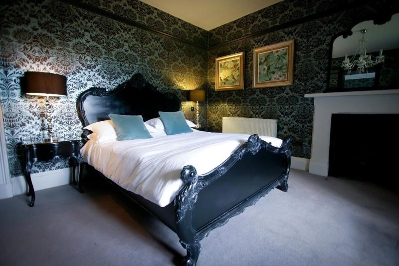 Executive Family Room image 1