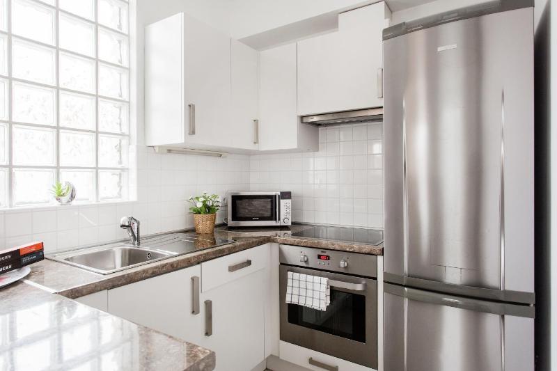 Superior One-Bedroom Apartment image 2
