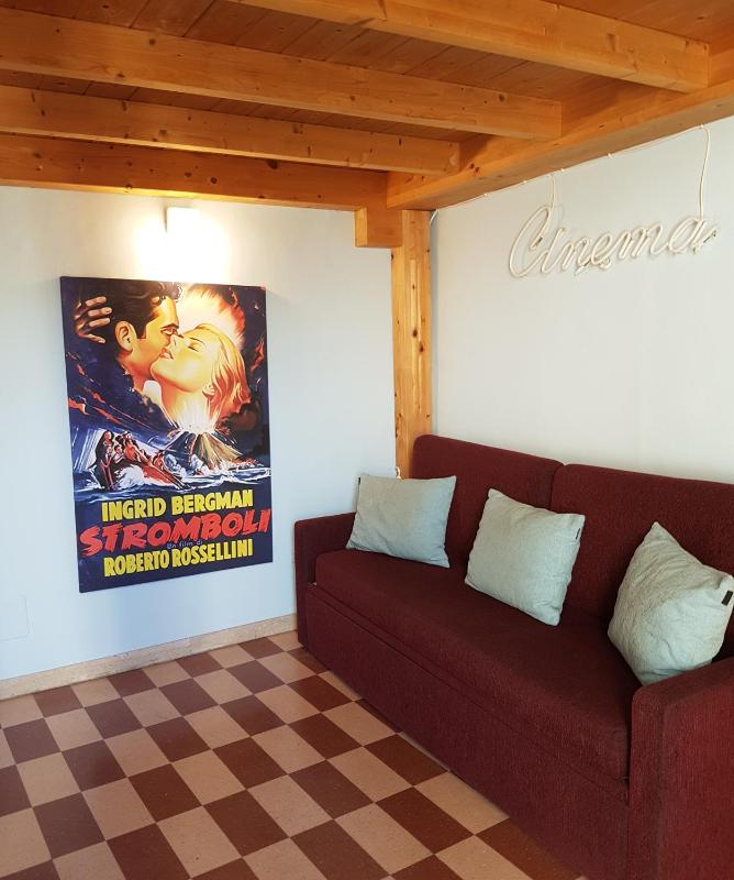 Room on two level with Balcony image 2