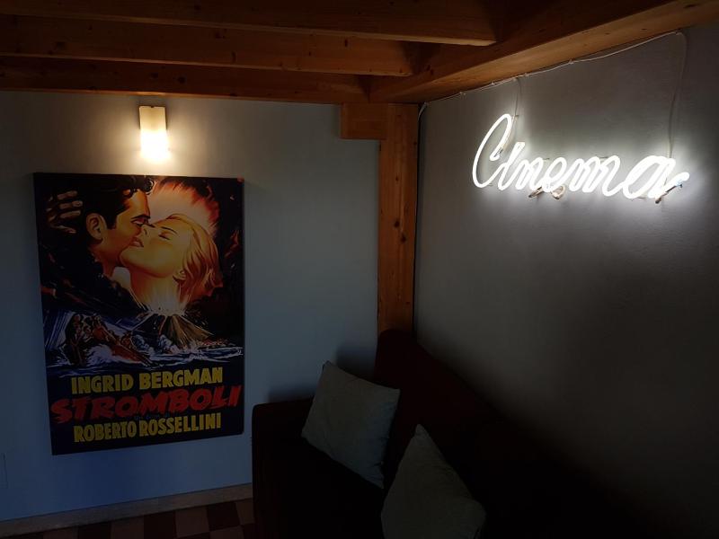 Room on two level with Balcony image 3