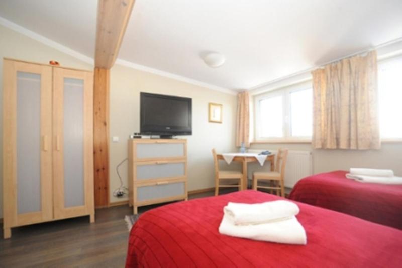Triple Room with Private Bathroom image 2