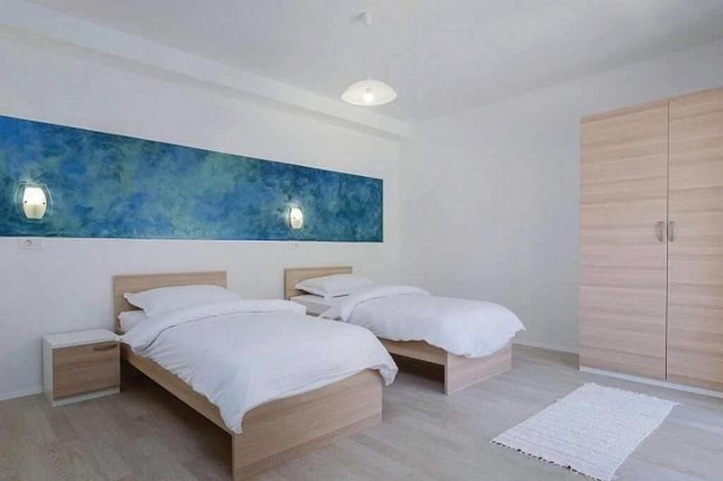 Twin Room with Balcony image 1
