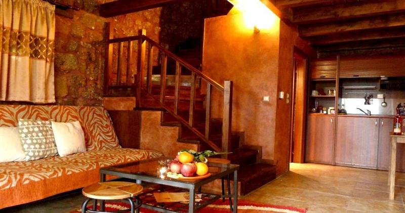 Apartment - Split Level with Fireplace & Spa Bath image 3