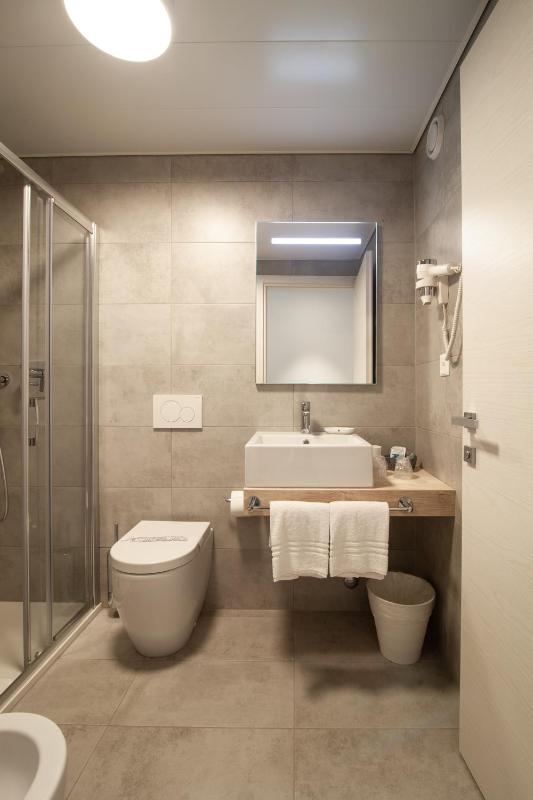Superior Twin Room image 2