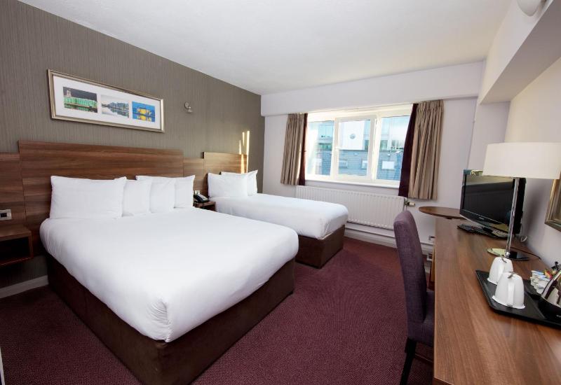 Superior Double and Single Room image 3