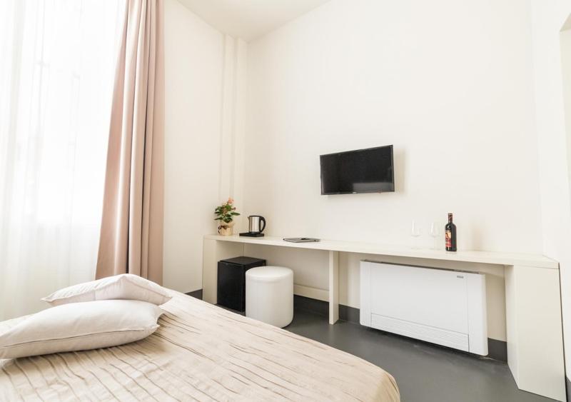 Double Room with Garden View image 2