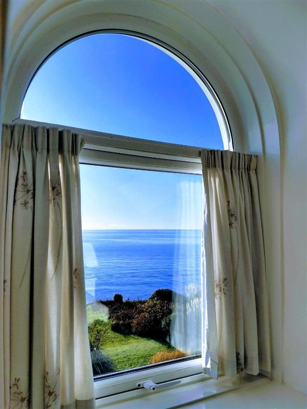 Double Room with Sea View image 3