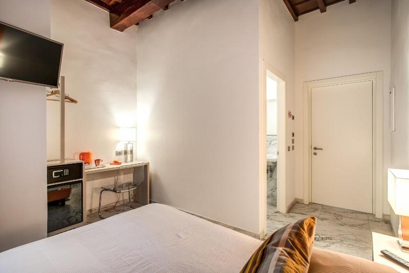 Budget Single Room image 4