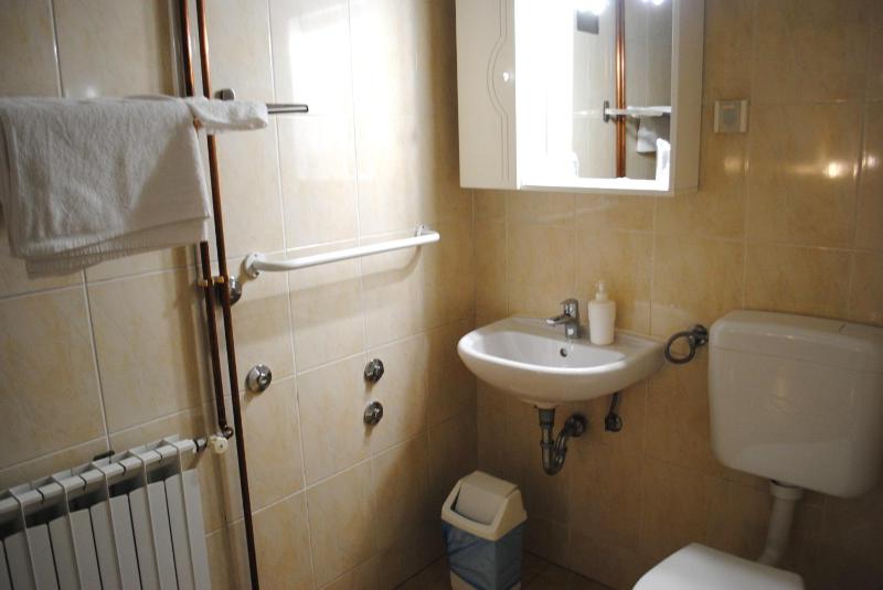 Quadruple Room image 3
