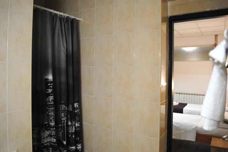 Quadruple Room image 2