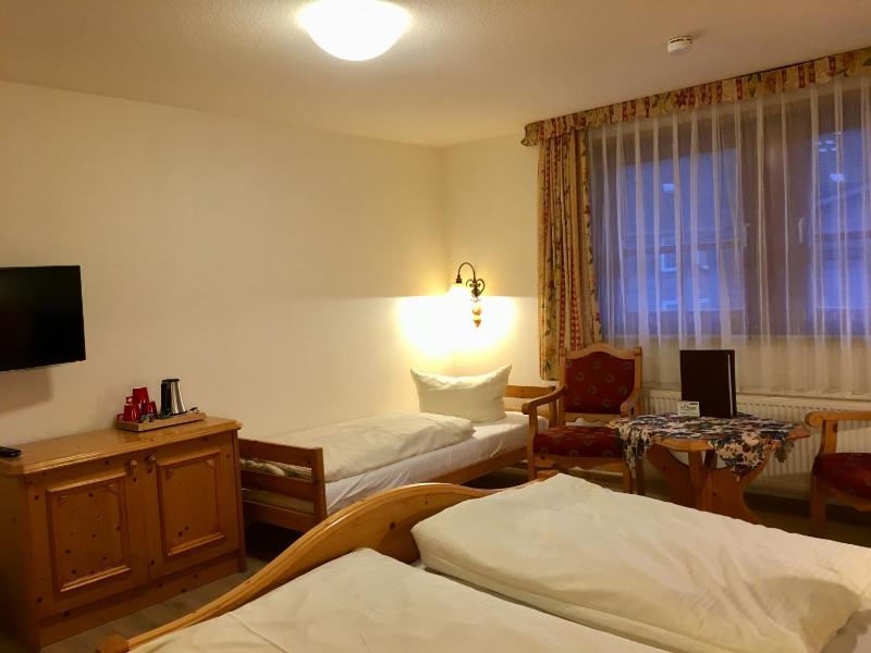 Triple Room with Private Bathroom image 3