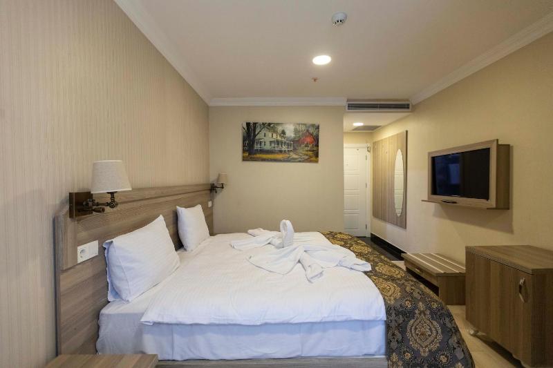 Standard Double or Twin Room image 2
