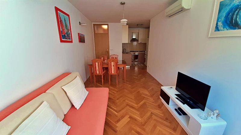 Apartment Jen - image 40
