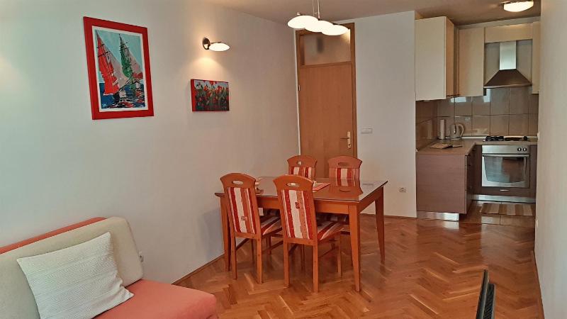Apartment Jen - image 26
