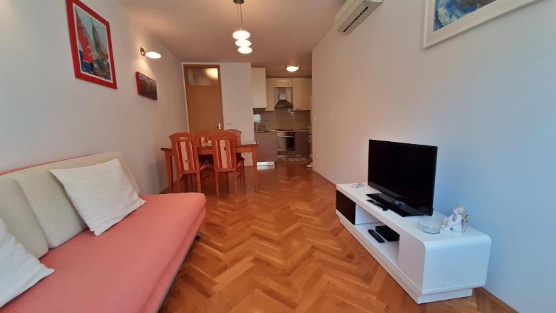 Apartment Jen - image 9