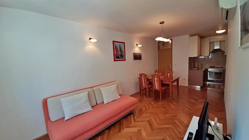 Apartment Jen - image 34