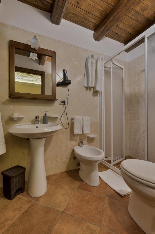 Quadruple Room image 4