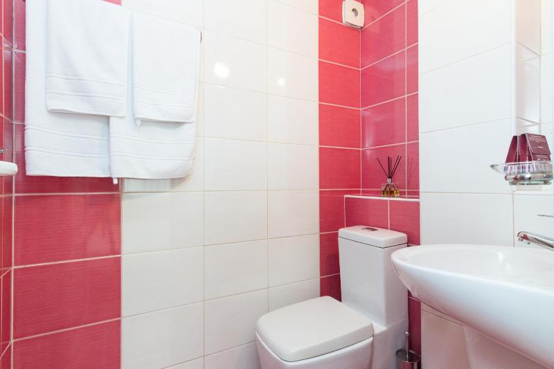 Twin Room image 3