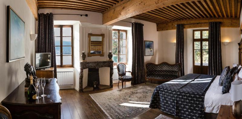 Suite with Lake View image 1