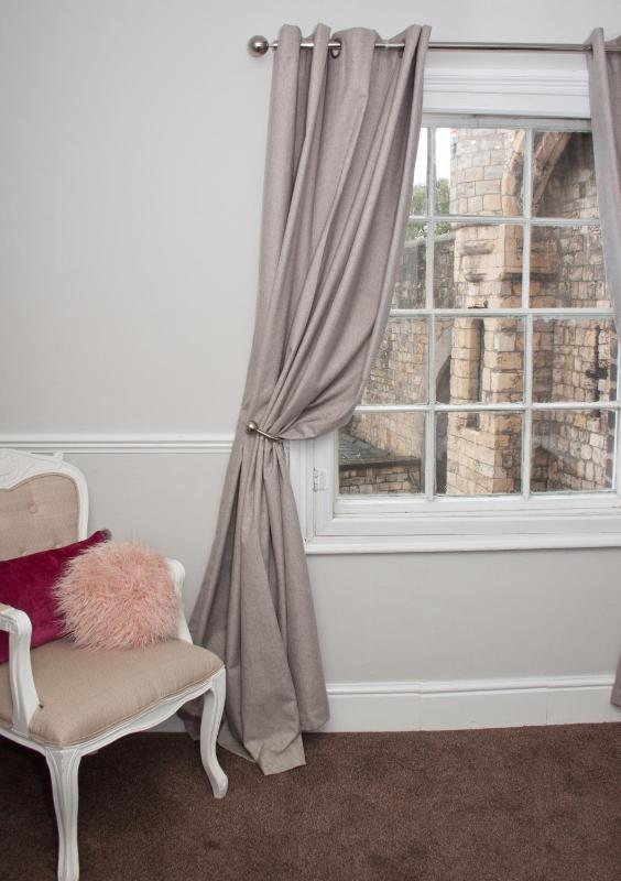 Deluxe two bed apartment (6 Adults) Lord Mayors Retreat image 1