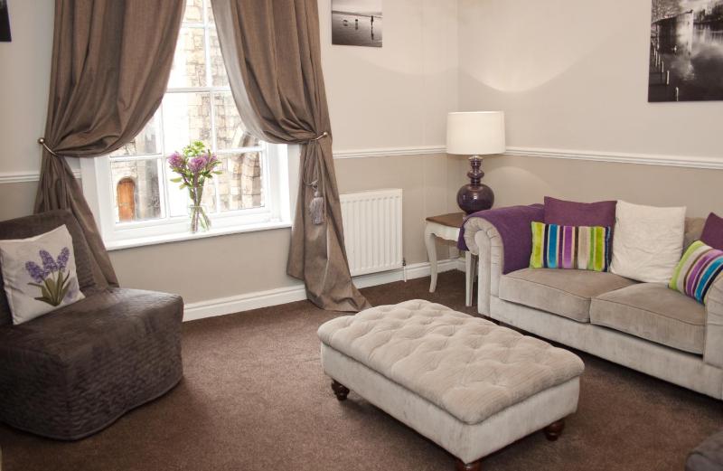 Deluxe two bed apartment (6 Adults) Lord Mayors Retreat image 3