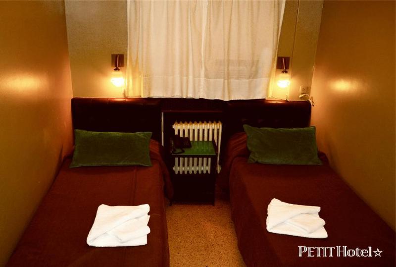 Double Room image 1